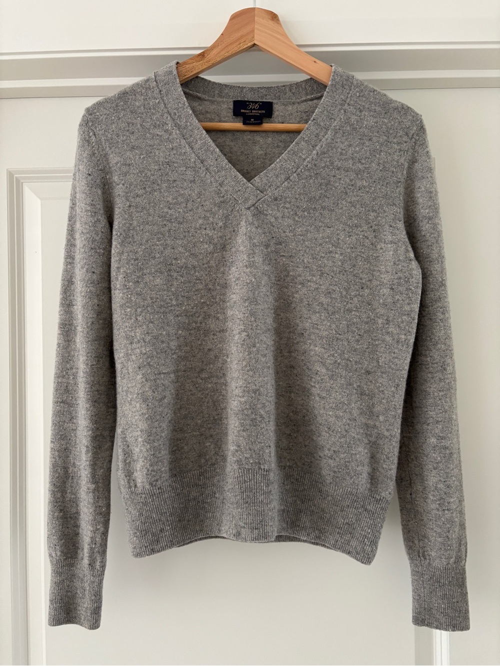 Brooks Brothers 100% lambswool v neck knit